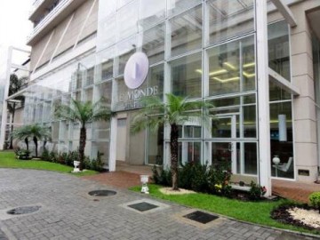 Sala comercial finamente decorado para escritorio pronta