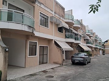 Ampla casa de 166m² 3 dormitórios 1 suíte 2 vagas na Taquara