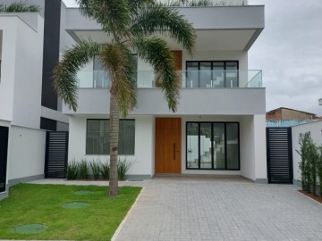 Linda casa com piscina no Jardins de Maria