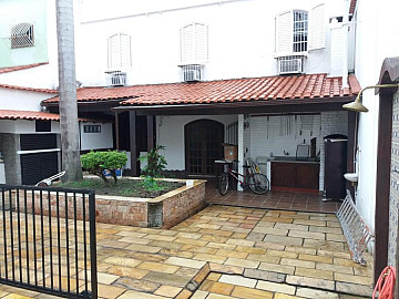 Ampla casa 327m2 no centro de Nova Iguaçu