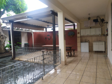 Ampla Casa independente, 6 quartos, 3 suíte, ótimo localidad