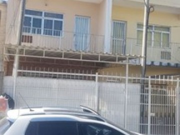 Casa 3 andares , garagem, quintal, lavanderia, Realengo