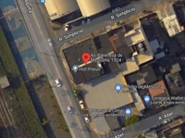 Prédio com 1 loja e 3 apartamentos