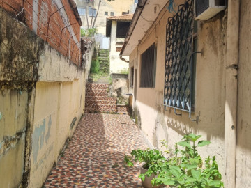 Casa independente com amplo terreno e 3 quartos - Piedade